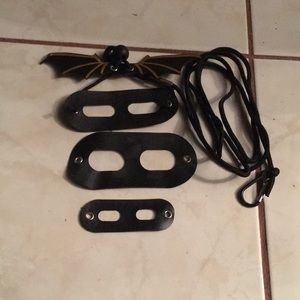 NWOT bat wing with three size harnesses with leash
